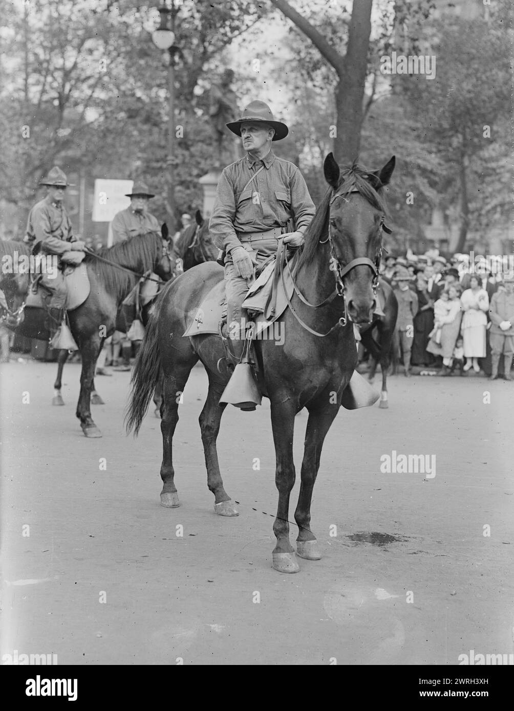 Col. Sidney Grant, 31 août 1917 (date de création ou de publication ultérieure). Sidney Grant, commandant du treizième corps d'artillerie côtière (Coast Artillery corps) lors d'un défilé de la 27e division (Garde nationale de New York) le 30 août 1917 à New York. Banque D'Images