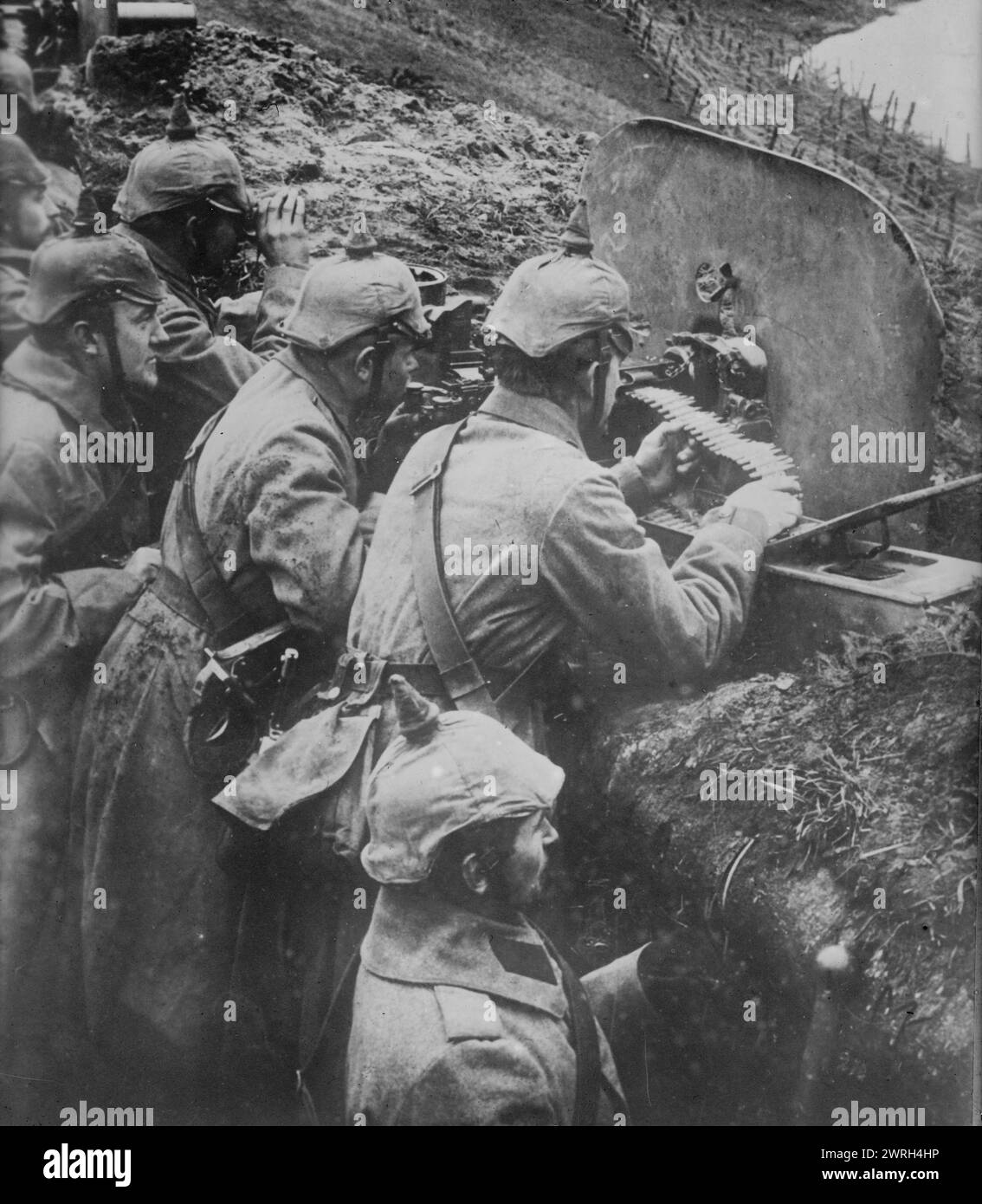 Arme allemande de travail contre les Russes, entre 1914 et 1915. Soldats allemands avec mitrailleuse pendant la première Guerre mondiale Banque D'Images