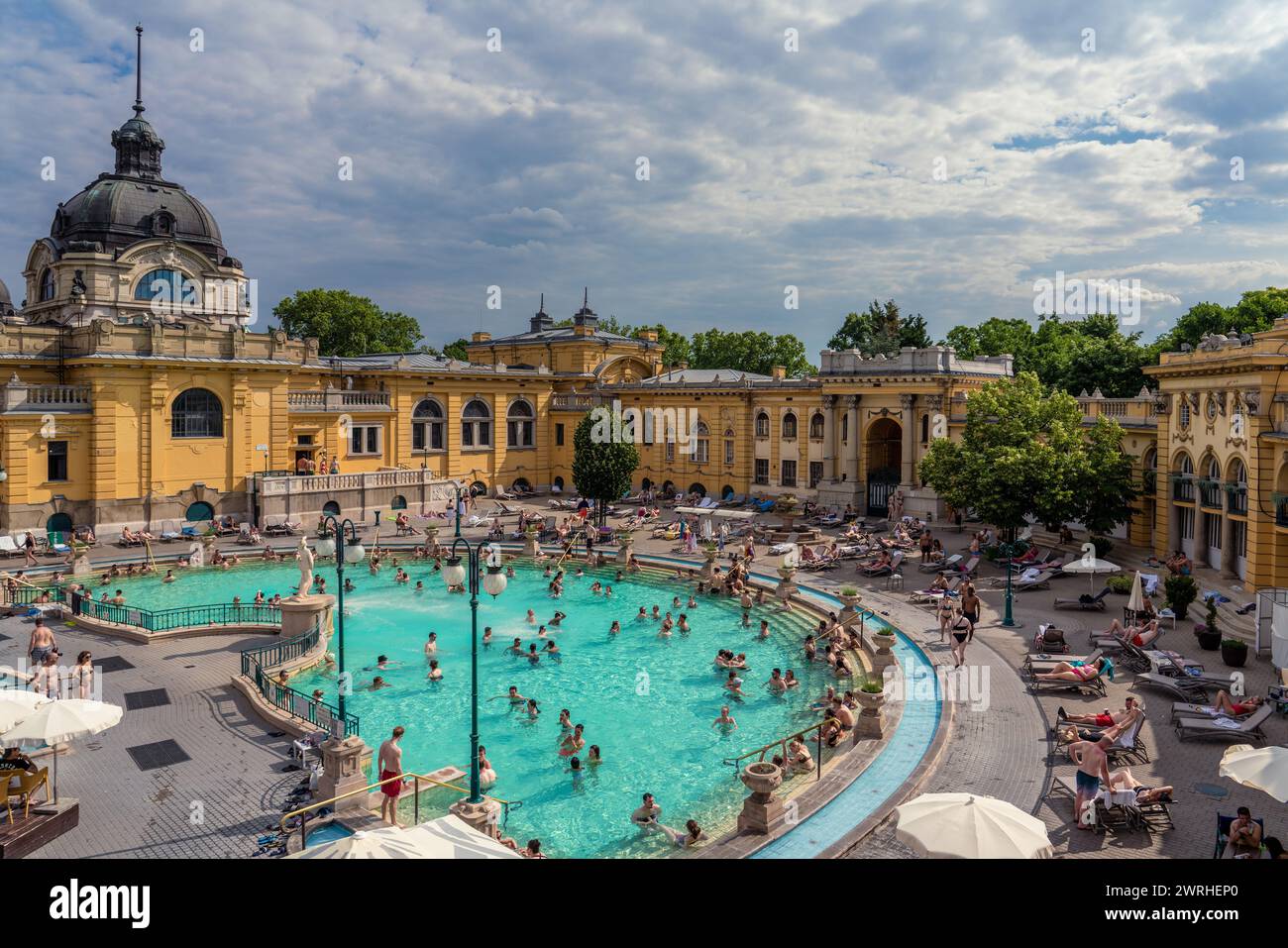 Voici une vue des bains de Szechenyi, une destination de voyage et spa célèbre le 07 juin 2022 à Budapest, Hongrie Banque D'Images