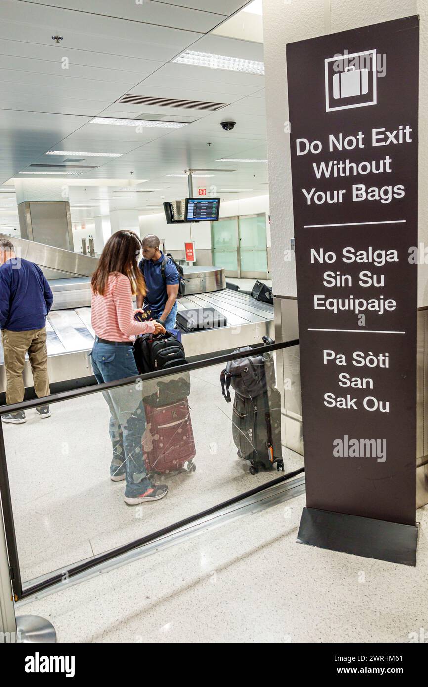 Miami Floride, aéroport international de Miami MIA, intérieur du terminal, zone de récupération des bagages, informations sur les panneaux de signalisation, promotion de l'avertissement de promotion, ne pas envoyer Banque D'Images