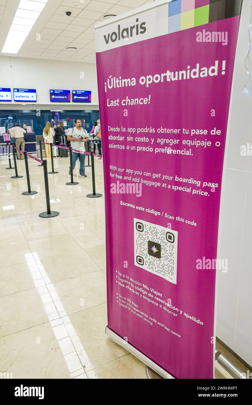 Merida Mexique, Manuel Crescencio Rejon Merida Aéroport International, intérieur, promotion de bannière de panneau de terminal, Volaris télécharger APP QR code, bo gratuit Banque D'Images