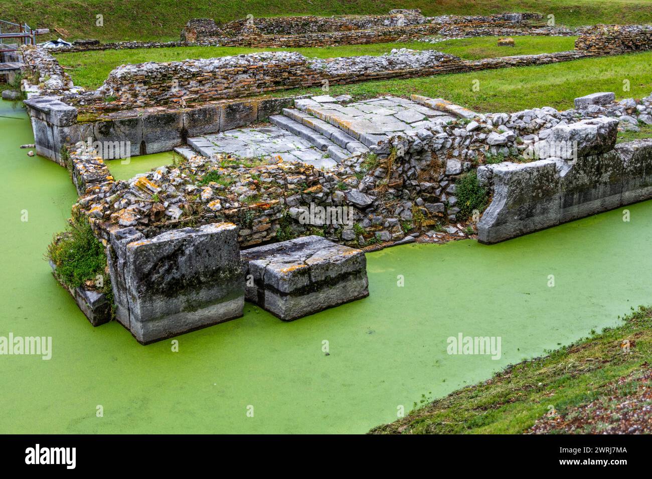 Jetée, port intérieur, l'une des installations portuaires romaines les mieux préservées, site du patrimoine mondial de l'UNESCO, ville importante de l'Empire romain Banque D'Images