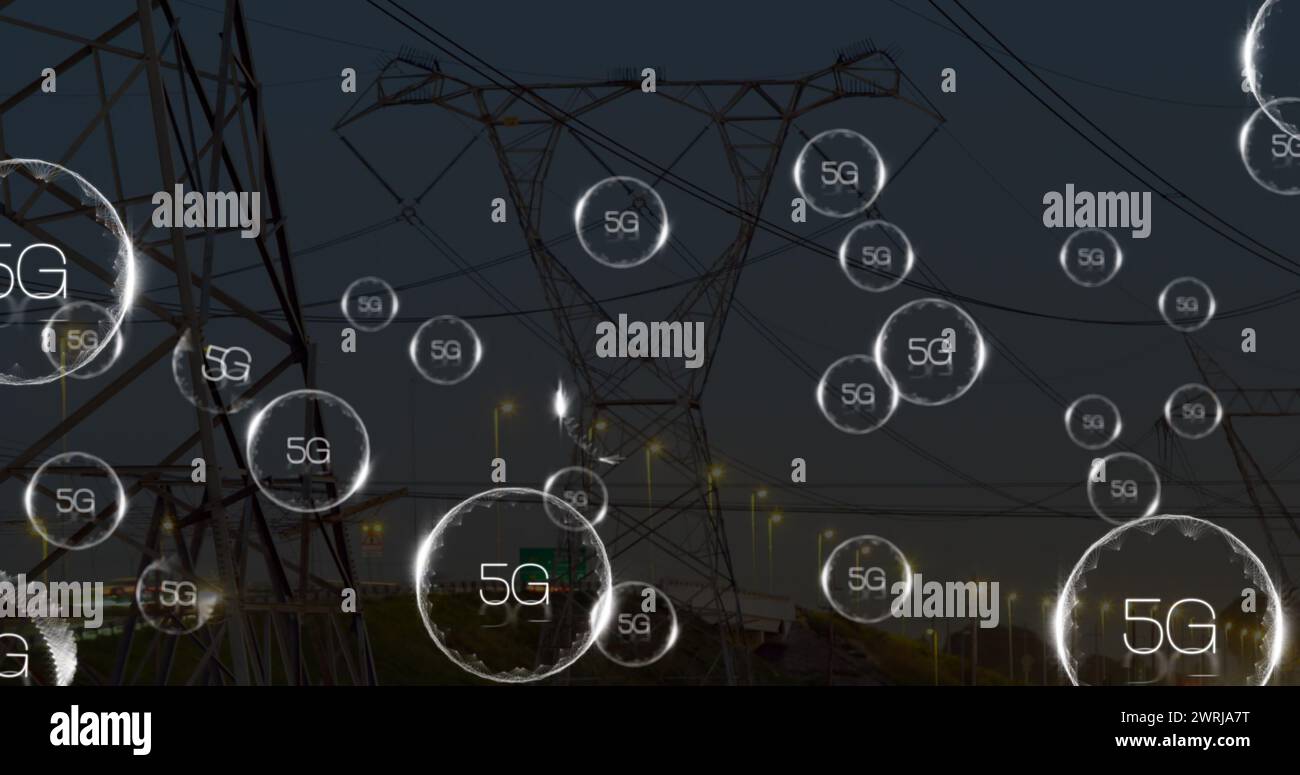 Image d'un réseau de texte 5g sur des pylônes électriques Banque D'Images