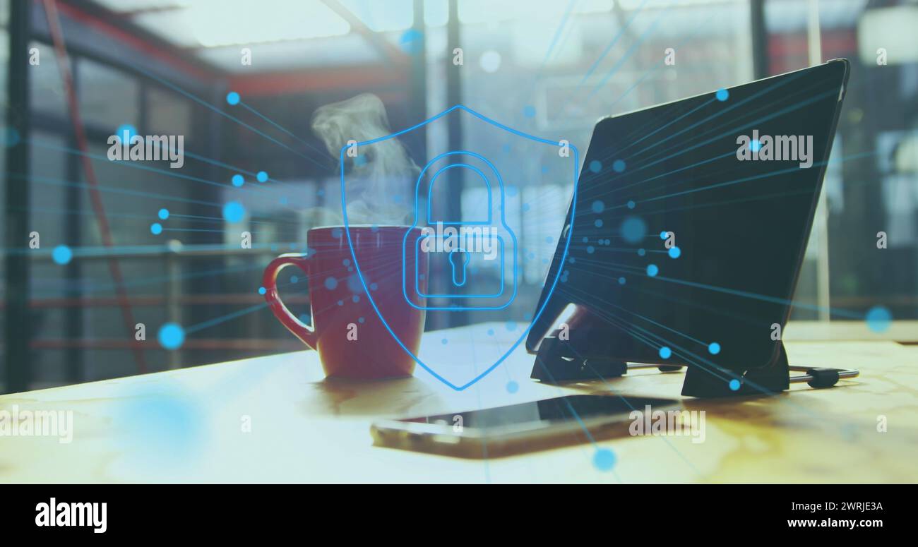 Image du cadenas et du traitement des données sur des appareils électroniques Banque D'Images