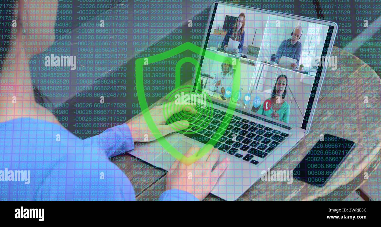 La personne participe à une réunion virtuelle sur un ordinateur portable Banque D'Images