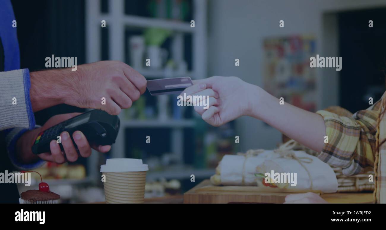 Image du cadenas de sécurité réseau sur les personnes utilisant le terminal de paiement Banque D'Images