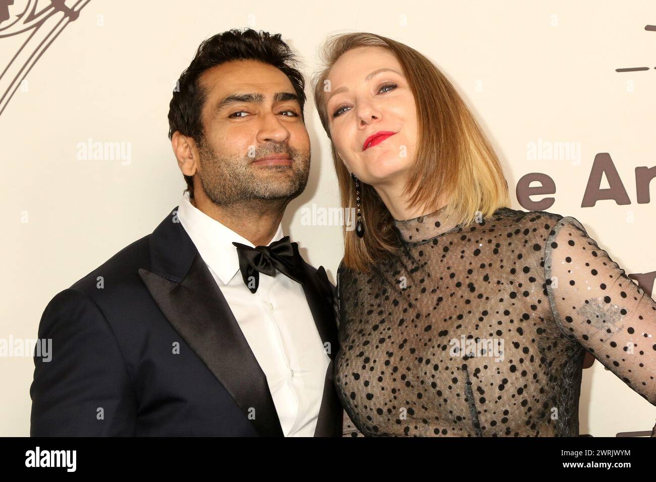 LOS ANGELES Jan 6 Kumail Nanjiani, Emily V. Gordon au Gala de l'Art