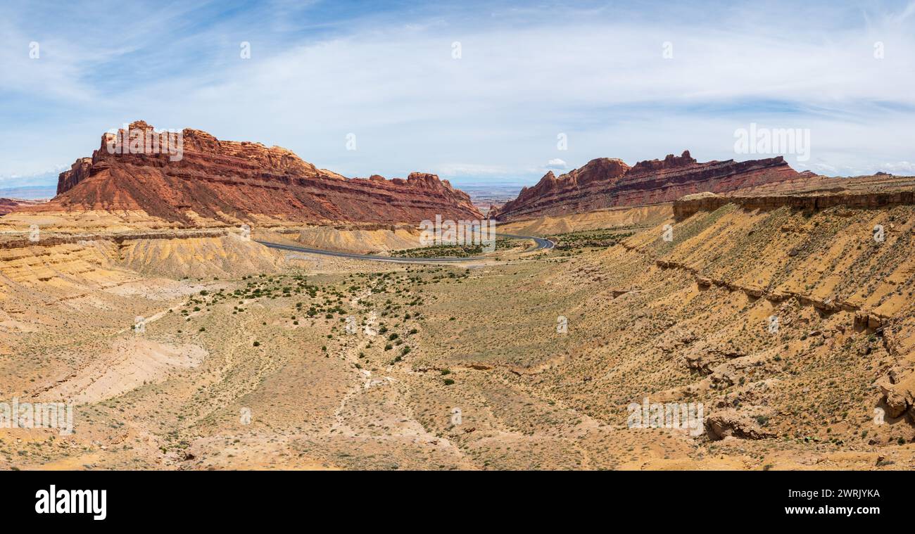 Vue sur le canyon Spotted Wolf le long de la I-70 dans le centre de l'Utah, États-Unis Banque D'Images