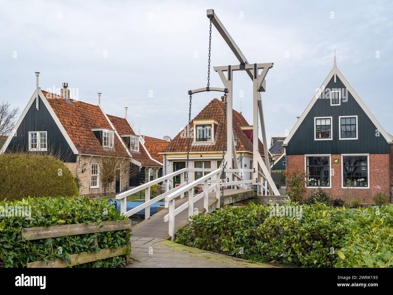 Vue sur de Rijp, pittoresque village hollandais dans la province de Hollande du Nord Banque D'Images