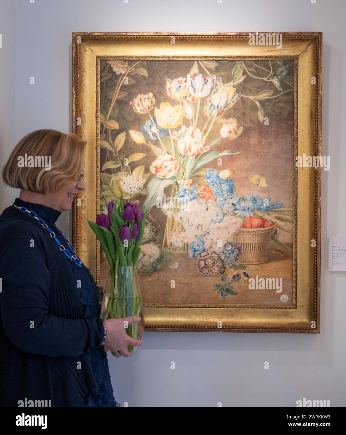Bellmans, Londres, Royaume-Uni. 13 mars 2024. Bellmans Fine Art Auctioneers prévisualise les œuvres des ventes à venir. Faits saillants : nature morte de tulipes et autres fleurs par Henriette Geertruida Knip, 1783-1842, vente aux enchères le 28 mars dans le Sussex. Crédit : Malcolm Park/Alamy Live News Banque D'Images