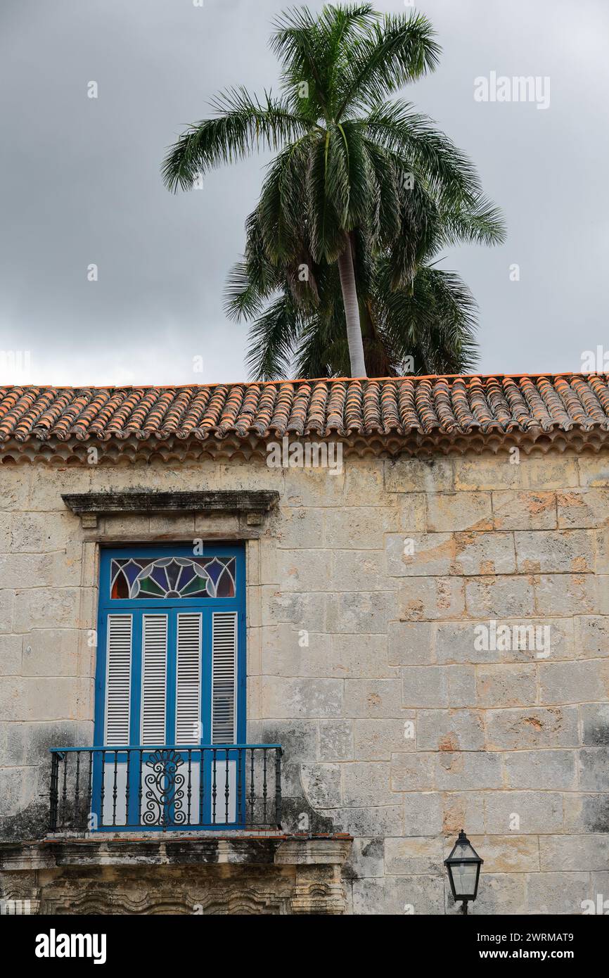 066 détail de la façade de l'ancienne maison construite par l'AD 1720 des Condes de Casa Bayona sur la Plaza de la Catedral face au temple. Vieille Havane-Cuba. Banque D'Images