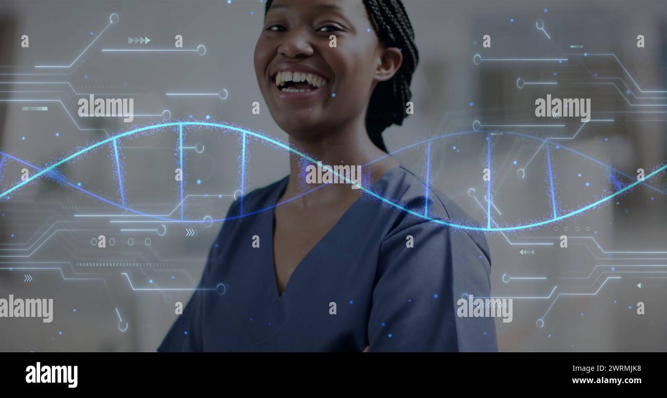 Image du brin d'adn et du traitement des données sur une femme afro-américaine médecin hospitalière Banque D'Images