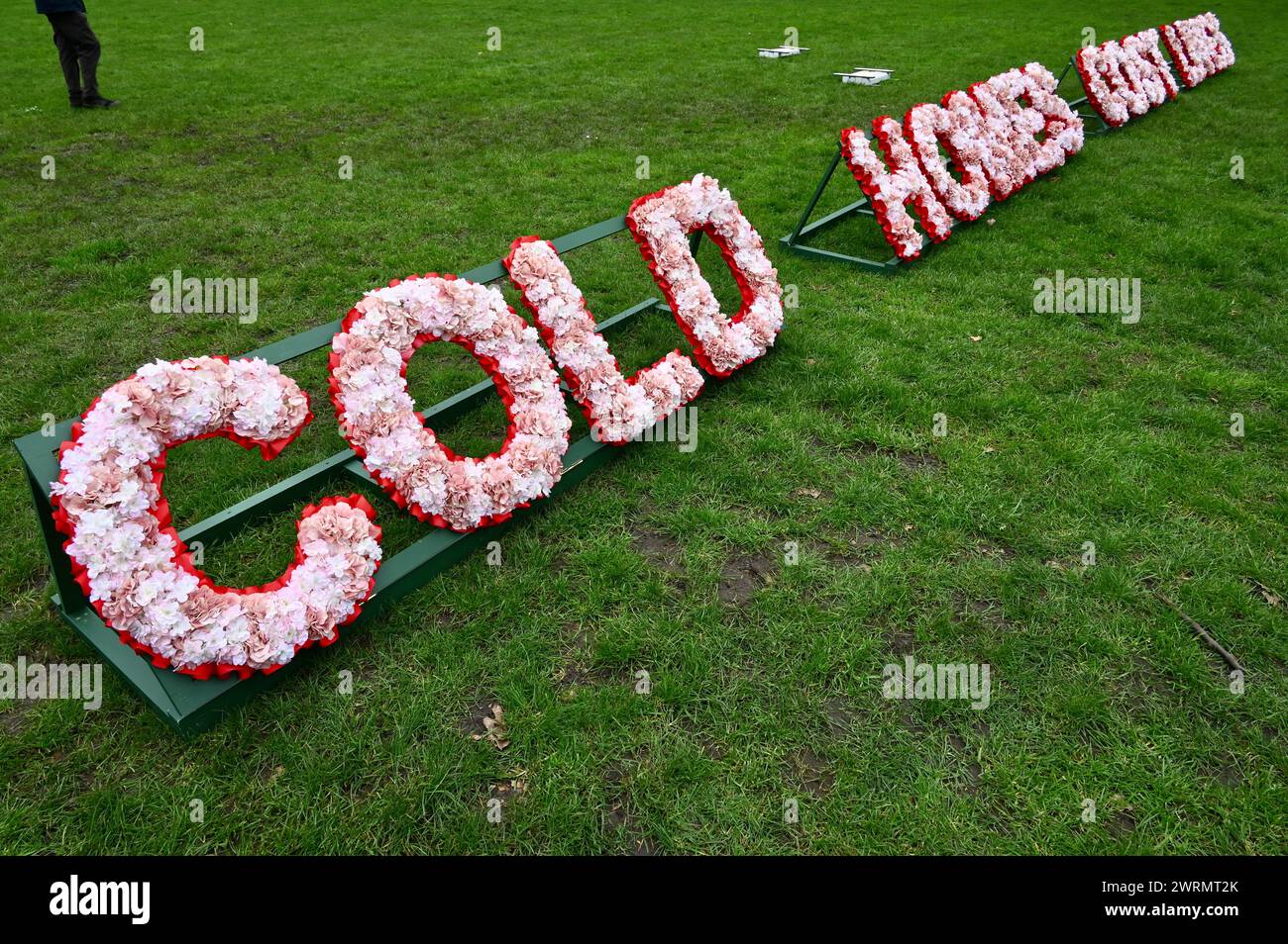 Londres, Royaume-Uni. Manifestation de Greenpeace contre le changement climatique. La manifestation intervient alors qu'une nouvelle analyse des données officielles révèle qu'en moyenne, 58 personnes par jour sont mortes à cause des maisons froides depuis que le gouvernement a réduit le financement de l'isolation en 2013. Crédit : michael melia/Alamy Live News Banque D'Images