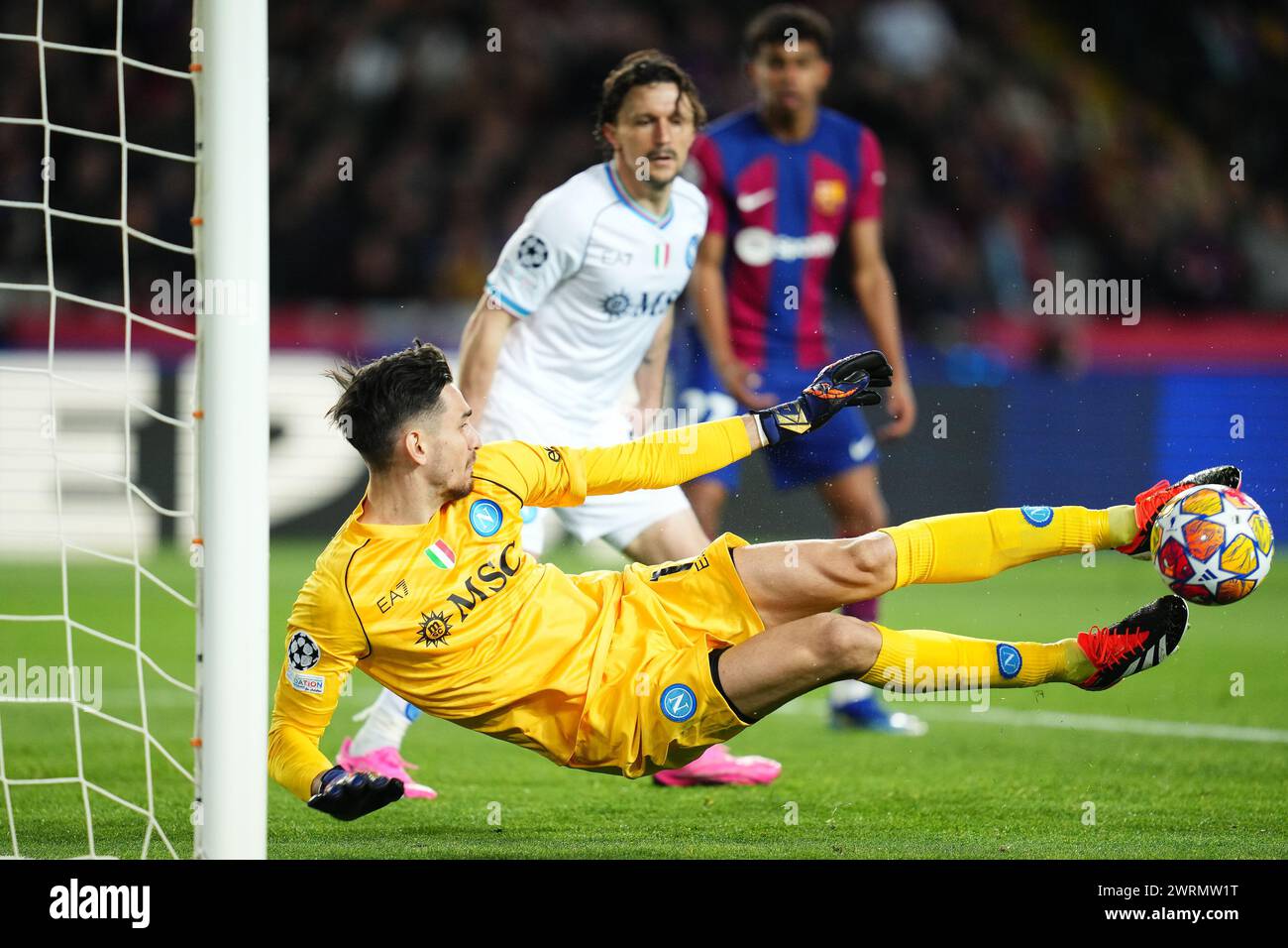 Barcelone, Espagne. 12 mars 2024. Alex Meret de SSC Napoliduring le match de Ligue des Champions de l'UEFA, Round of 16, deuxième manche, entre le FC Barcelone et le SSC Napoli a joué au Camp Nou Stadium le 12 mars 2024 à Barcelone en Espagne. (Photo de Bagu Blanco/PRESSINPHOTO) crédit : AGENCE SPORTIVE PRESSINPHOTO/Alamy Live News Banque D'Images