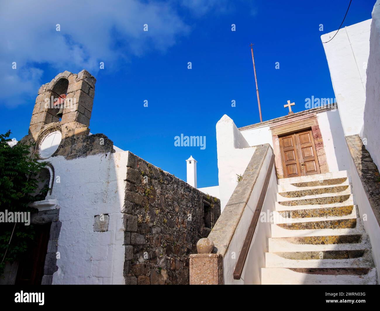 Eglises blanchies à la chaux de Patmos Chora, vue en angle bas, île de Patmos, Dodécanèse, îles grecques, Grèce, Europe Copyright : KarolxKozlowski 1245-3164 Banque D'Images