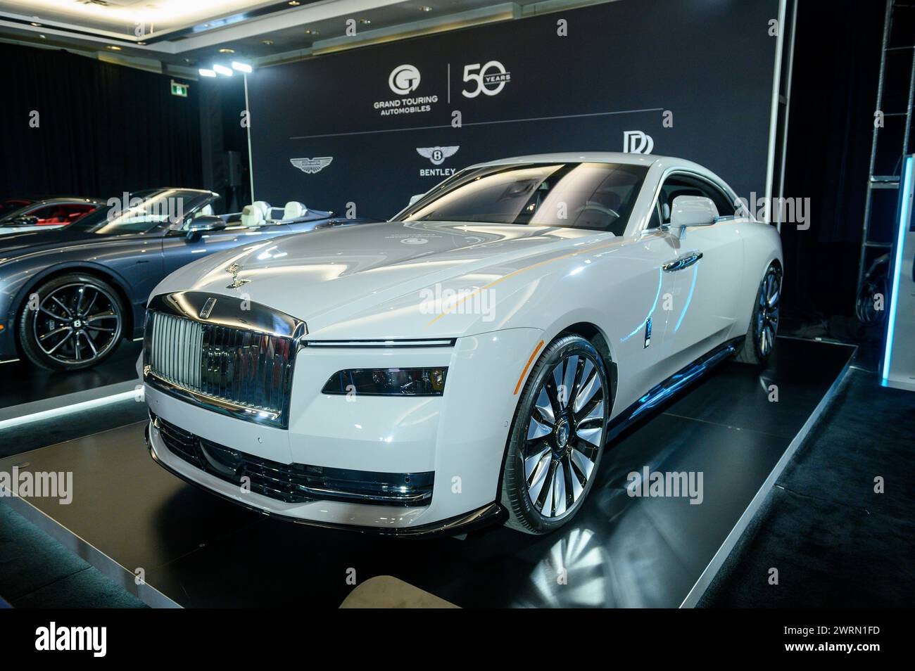 Toronto, ON, Canada - 16 février 2024 : Rolls-Royce spectre est présenté au Metro Toronto Convention Centre Banque D'Images