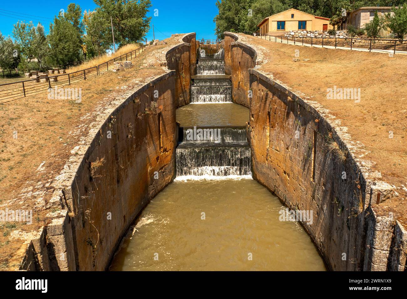 Canal Floodgate, Canal de Castille, 18-19th Century Hydraulic Engineering, site du patrimoine national, produits espagnols d'intérêt culturel, Frómista, Palenc Banque D'Images