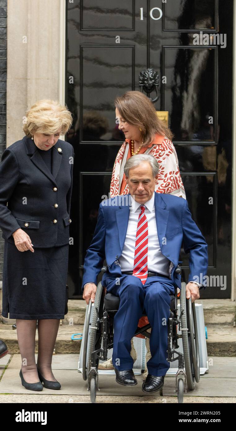 Londres, Royaume-Uni. 13 mars 2024. Le gouverneur du Texas, Greg Abbott quitte une réunion au 10 Downing Street dans le cadre de son voyage de développement économique au gouverneur britannique Greg Abbott en fauteuil roulant, crédit : Ian Davidson/Alamy Live News Banque D'Images