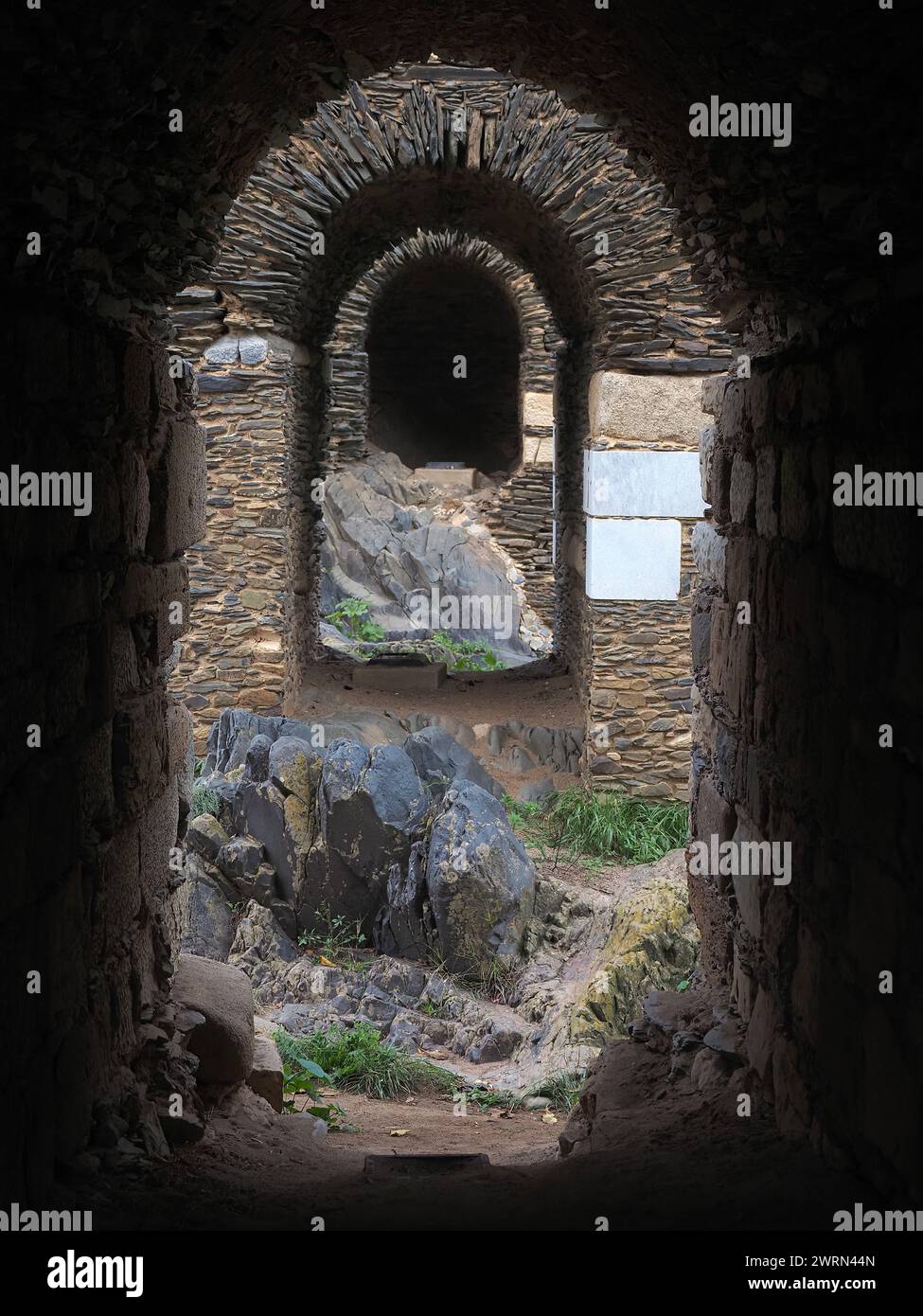 El Municipio de Mértola, en Portugal, el paso por él del Río Guadiana, y algunos de los monumentos que se sitúan en sus orillas Banque D'Images