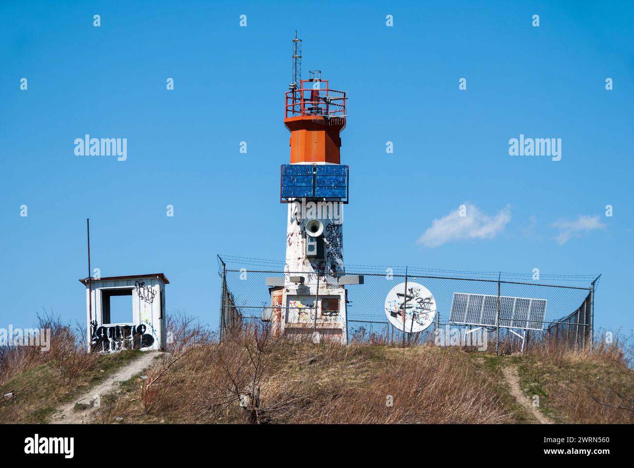 Un phare entretenu par la Garde côtière canadienne se dresse près de l'entrée du port de Toronto pour avertir le trafic maritime du lac Ontario des dangers Banque D'Images
