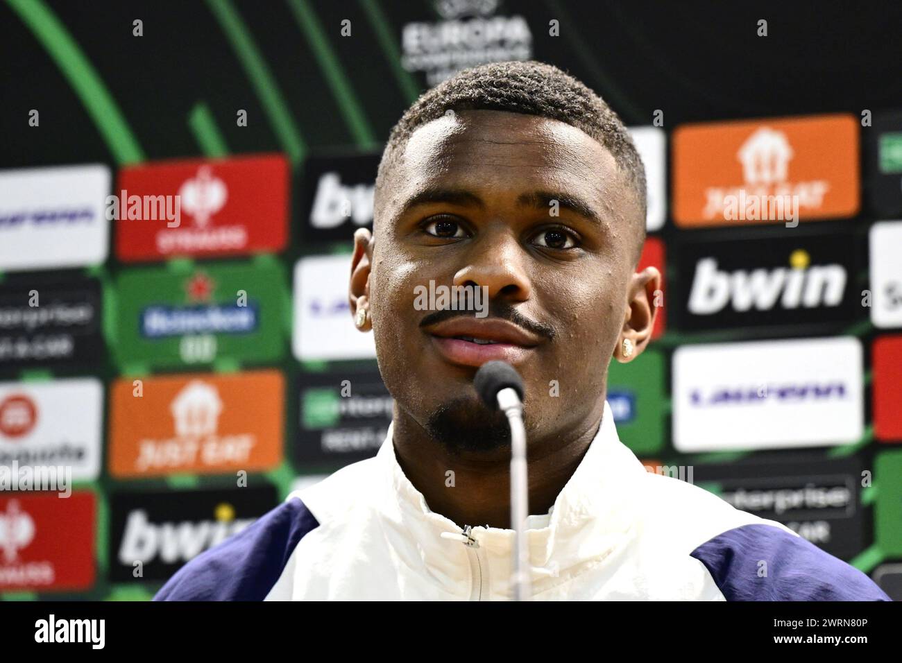 BIRMINGHAM - Jorrel Hato de l'Ajax lors de la conférence de presse MD-1 de l'Ajax avant le retour en ronde 16 de la ligue de conférence contre Aston Villa à Villa Park le 13 mars 2024 à Birmingham, Angleterre. ANP OLAF KRAAK Banque D'Images