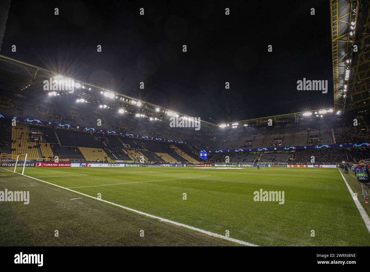 DORTMUND - Aperçu du signal Iduna Park lors de la Ligue des Champions de l'UEFA 16e match entre Borussia Dortmund et PSV Eindhoven au signal Iduna Park le 13 mars 2024 à Dortmund, Allemagne. ANP | Hollandse Hoogte | Bart Stoutjesdijk Banque D'Images