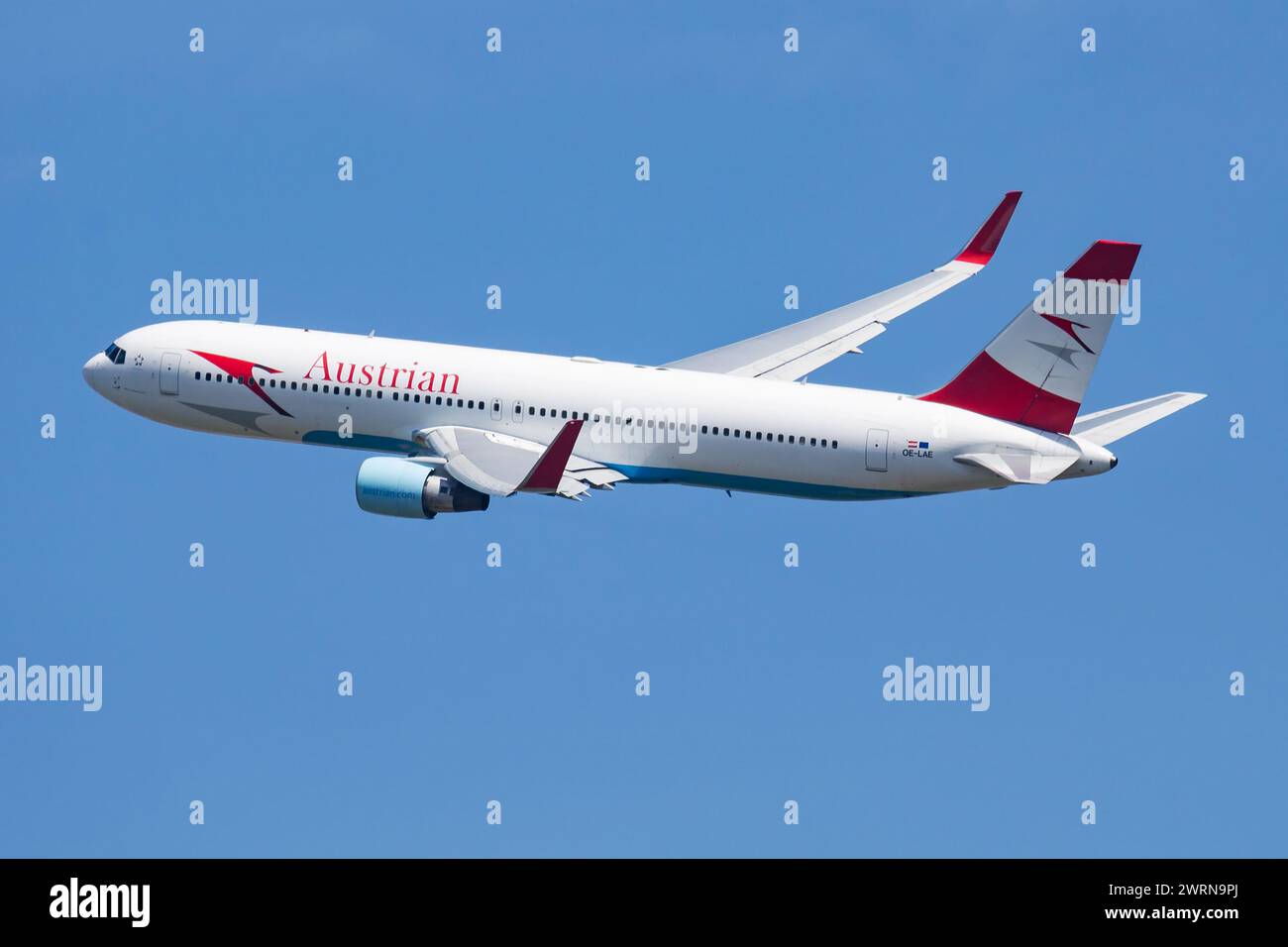 Vienne, Autriche - 20 mai 2018 : départ et décollage de l'avion de passagers Boeing 767-300 OE-LAE d'Austrian Airlines à l'aéroport de Vienne Banque D'Images