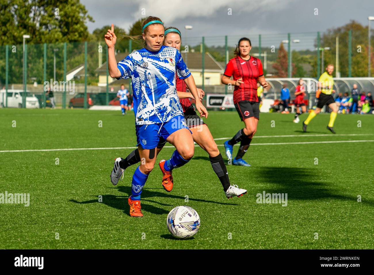Ystrad Mynach, pays de Galles. 3 octobre 2021. Ellie Sargent de Cardiff City Ladies en action lors du match de la FA Women's National League Southern premier Division entre Cardiff City Ladies et Hounslow Women au Centre of Sporting Excellence à Ystrad Mynach, pays de Galles, Royaume-Uni le 3 octobre 2021. Crédit : Duncan Thomas/Majestic Media. Banque D'Images