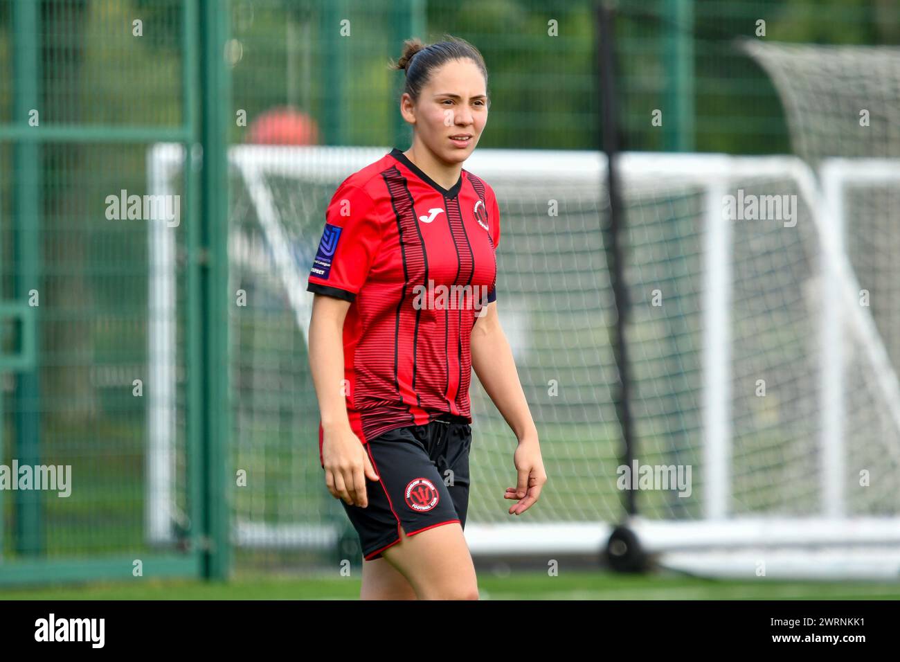 Ystrad Mynach, pays de Galles. 3 octobre 2021. Jeta Bytyqi de Hounslow Women lors du match de FA Women's National League Southern premier Division entre Cardiff City Ladies et Hounslow Women au Centre of Sporting Excellence à Ystrad Mynach, pays de Galles, Royaume-Uni le 3 octobre 2021. Crédit : Duncan Thomas/Majestic Media. Banque D'Images