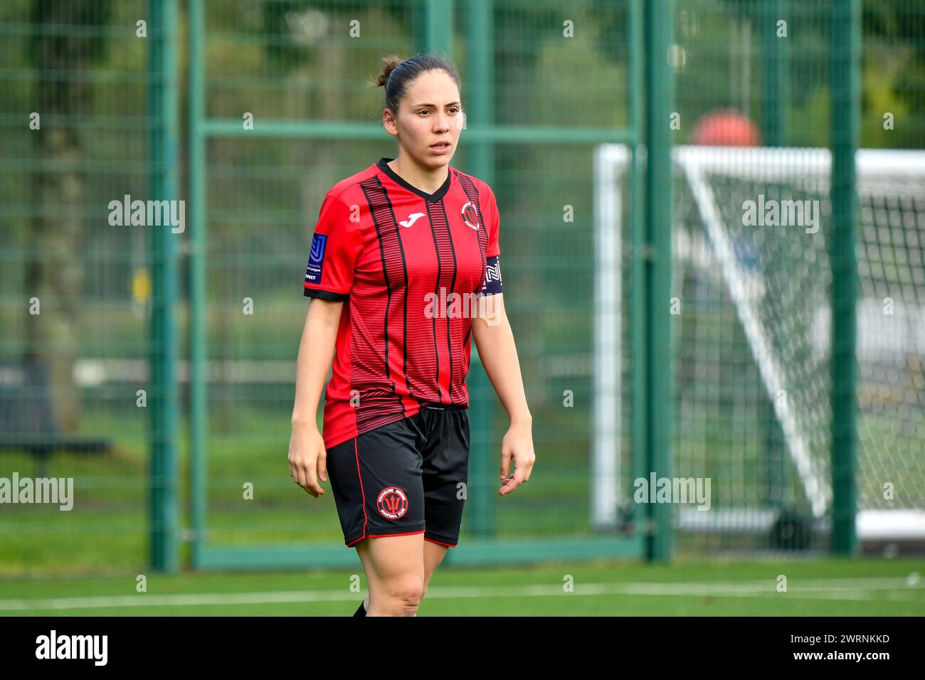 Ystrad Mynach, pays de Galles. 3 octobre 2021. Jeta Bytyqi de Hounslow Women lors du match de FA Women's National League Southern premier Division entre Cardiff City Ladies et Hounslow Women au Centre of Sporting Excellence à Ystrad Mynach, pays de Galles, Royaume-Uni le 3 octobre 2021. Crédit : Duncan Thomas/Majestic Media. Banque D'Images