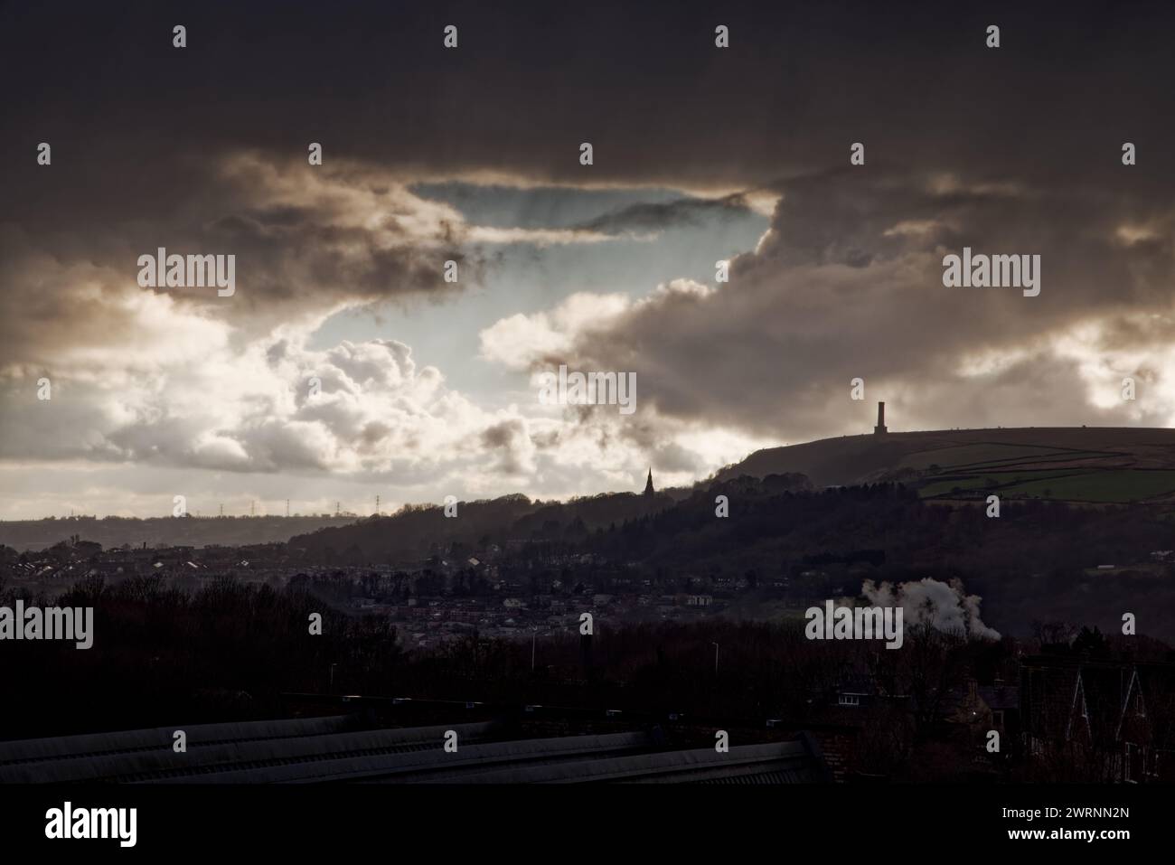 Ciel hivernal sur Irwell Valley et Holcombe Moor Banque D'Images