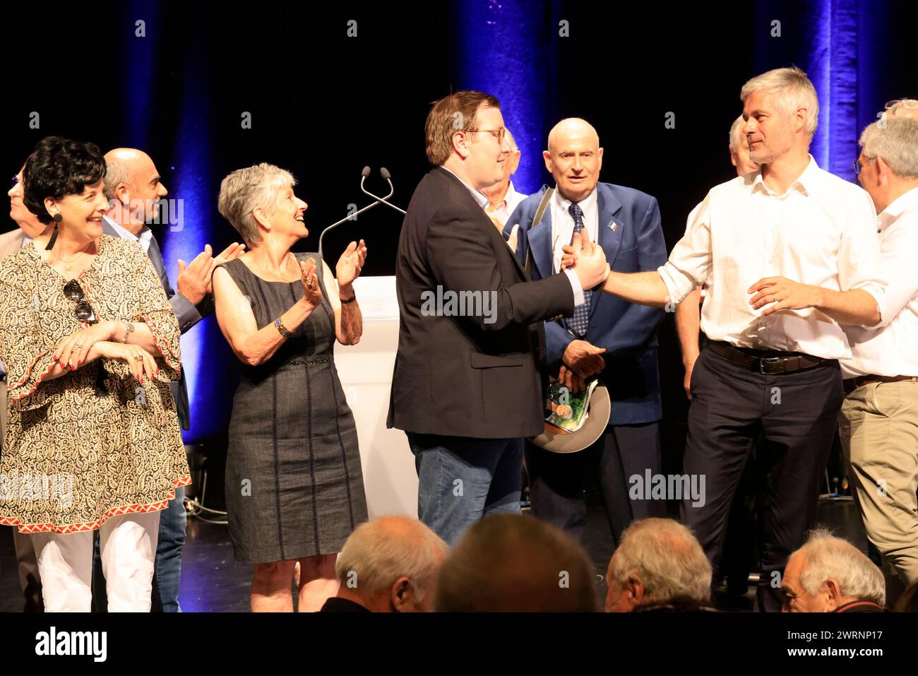Laurent Wauquiez, homme politique français « les Républicains », lors de la campagne électorale législative à Sarlat en Périgord noir en soutien au local c Banque D'Images