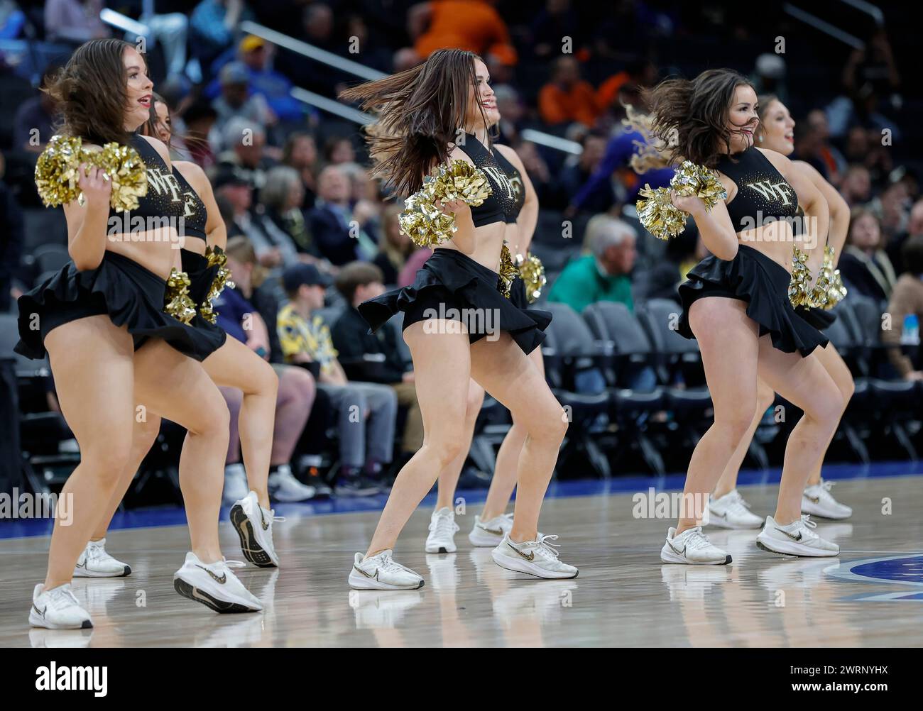 13 mars 2024 : les cheerleaders de Wake Forest jouent pour la foule lors d'un match de tournoi de basket-ball masculin de l'ACC entre les notre Dame Fighting Irish et les Wake Forest Demon Deacons au Capital One Arena à Washington, DC Justin Cooper/CSM Banque D'Images