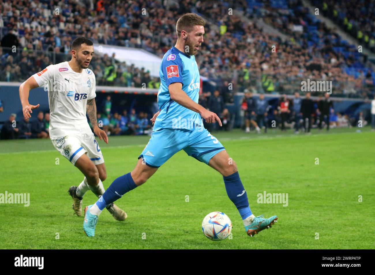 Saint-Pétersbourg, Russie. 13 mars 2024. Ivan Sergeev (33 ans) de Zenit et Luis Chavez (24 ans) de Dynamo vus en action lors du match de football de la Coupe de Russie 2023/2024 entre Zenit Saint-Pétersbourg et Krylia Dynamo Moscou à Gazprom Arena. Score final ; Zenit 2:0 Dynamo. (Photo de Maksim Konstantinov/SOPA images/SIPA USA) crédit : SIPA USA/Alamy Live News Banque D'Images