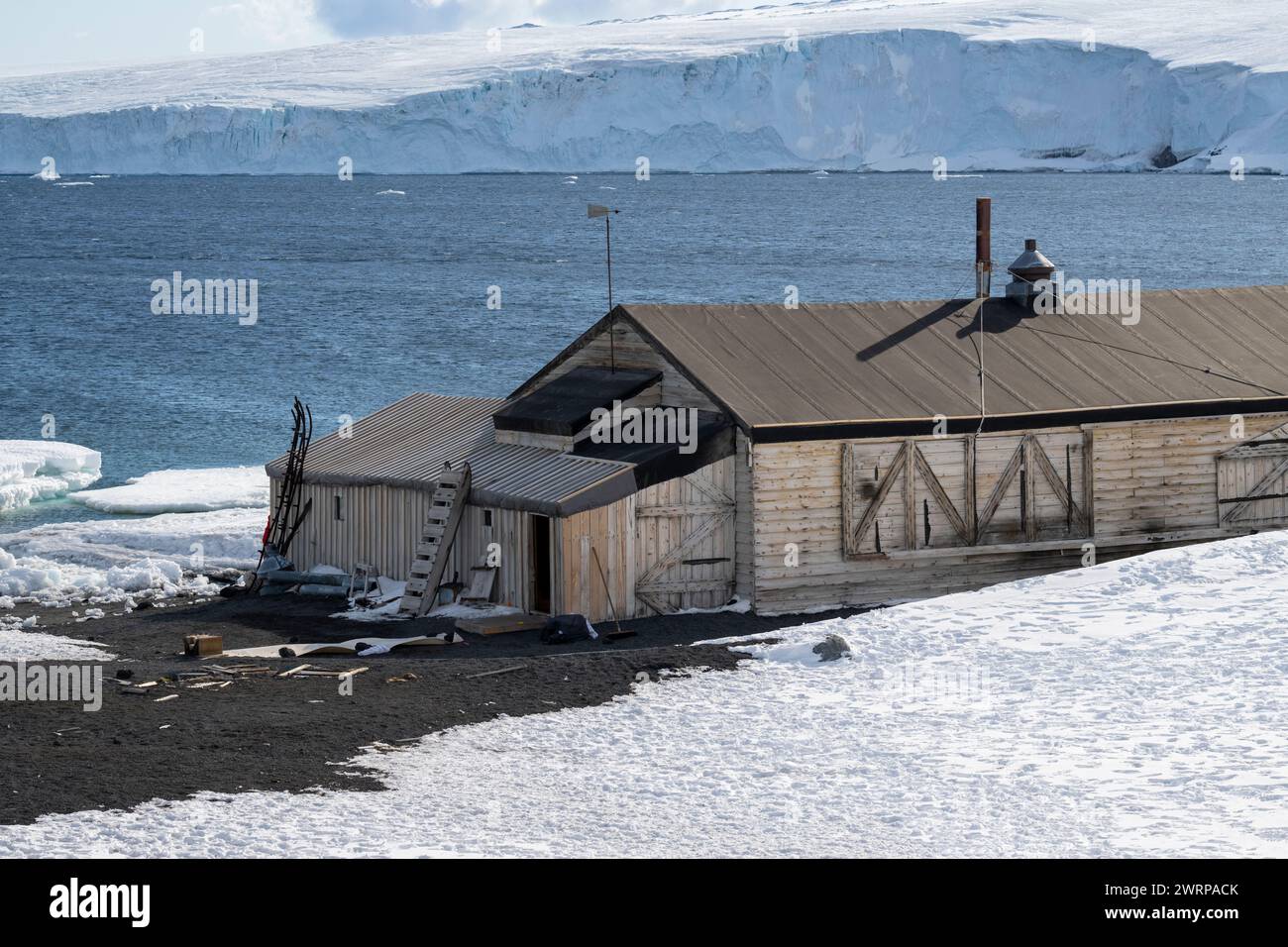 Antarctique, mer de Ross, île de Ross, Cap Evans. Scott's Hut, utilisé lors de l'expédition Terra Nova (1910-1913). Banque D'Images