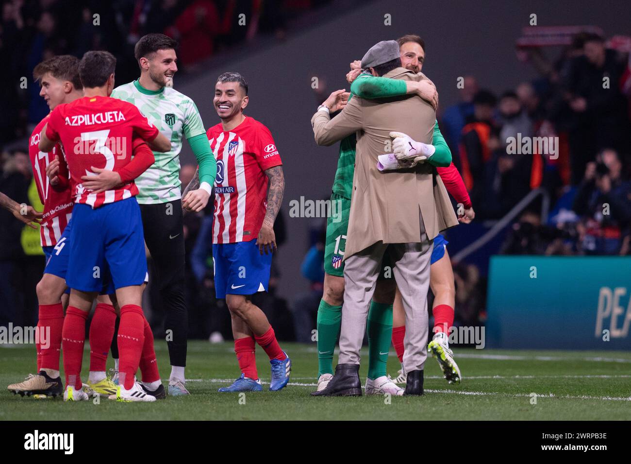 13 mars 2024 ; stade Metropolitano, Madrid, Espagne, Ligue des Champions, manche de 16 Football, Atletico Madrid contre Inter Milan ; Oblak et Gimenez Banque D'Images 13 mars 2024 ; stade Metropolitano, Madrid, Espagne, Ligue des Champions, manche de 16 Football, Atletico Madrid contre Inter Milan ; Oblak et Gimenez Banque D'Images