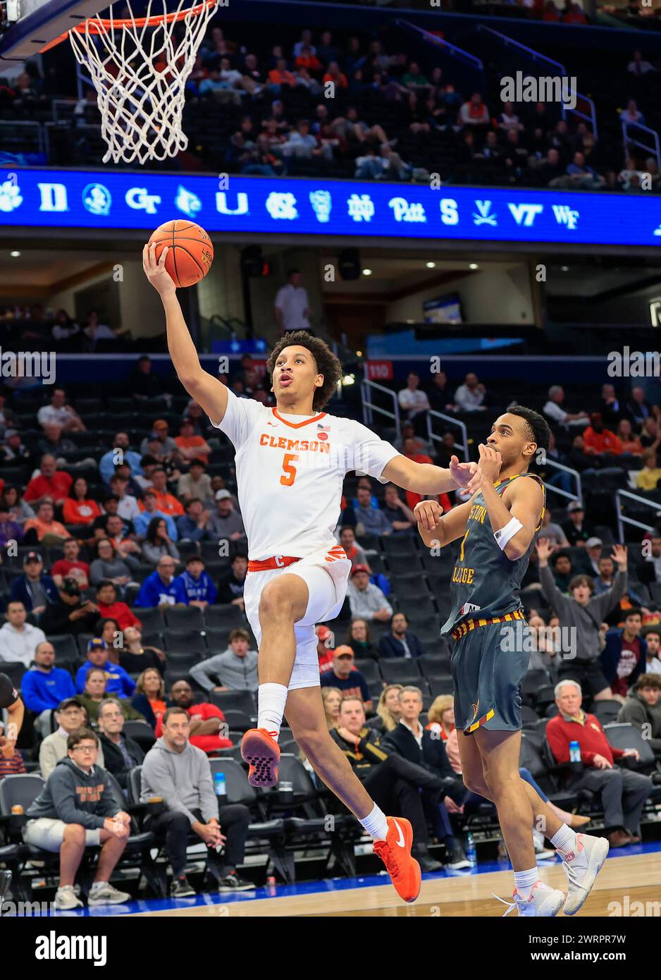 13 mars 2024 : Jack Clark tente un layup lors d'un match du tournoi de basket-ball masculin de l'ACC entre les Eagles de Boston College et les Tigers de Clemson à Capital One Arena à Washington, DC Justin Cooper/CSM Banque D'Images