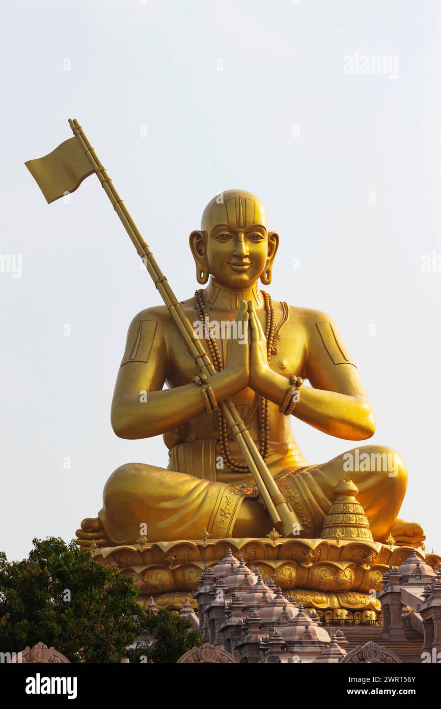 Statue de l'égalité, statue de Ramanujacharya, philosophe indien du XIe siècle, inaugurée en 2022, Muchintal, Hyderabad, Inde. Banque D'Images