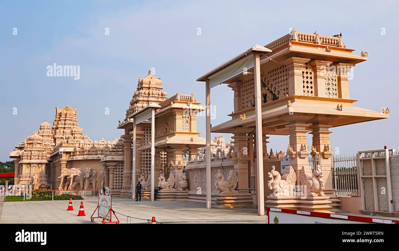 Temple nouvellement construit de Shri Ramanujacharya, Statue de l'égalité, Muchintal, Telangana, Inde. Banque D'Images
