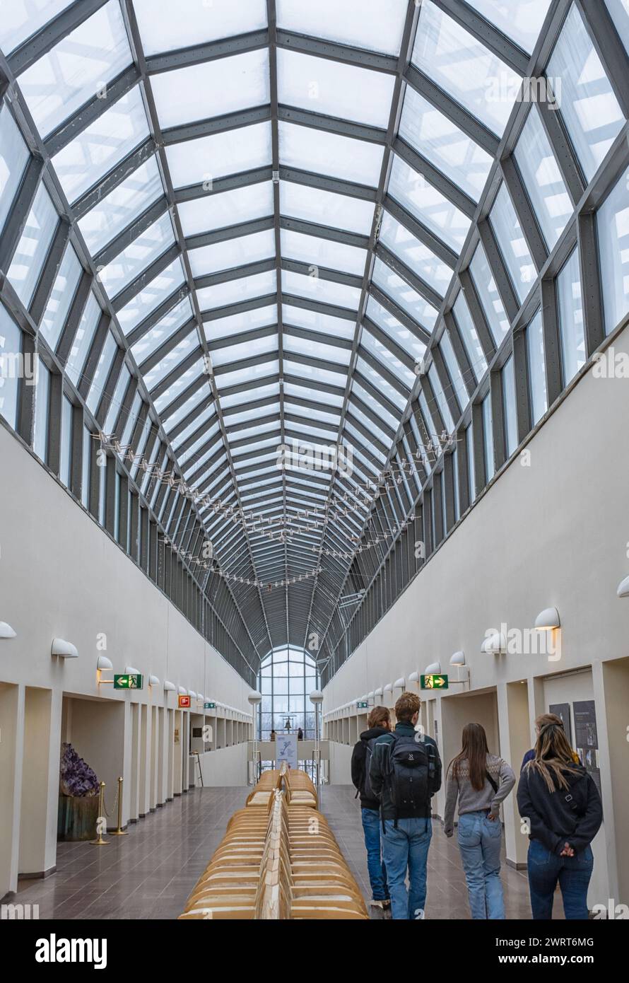 Couloir du musée Arktikum à Roevaniemi. Beaucoup d'informations sur les Sami et la façon de vivre sur le cercle du pôle Nord. Banque D'Images