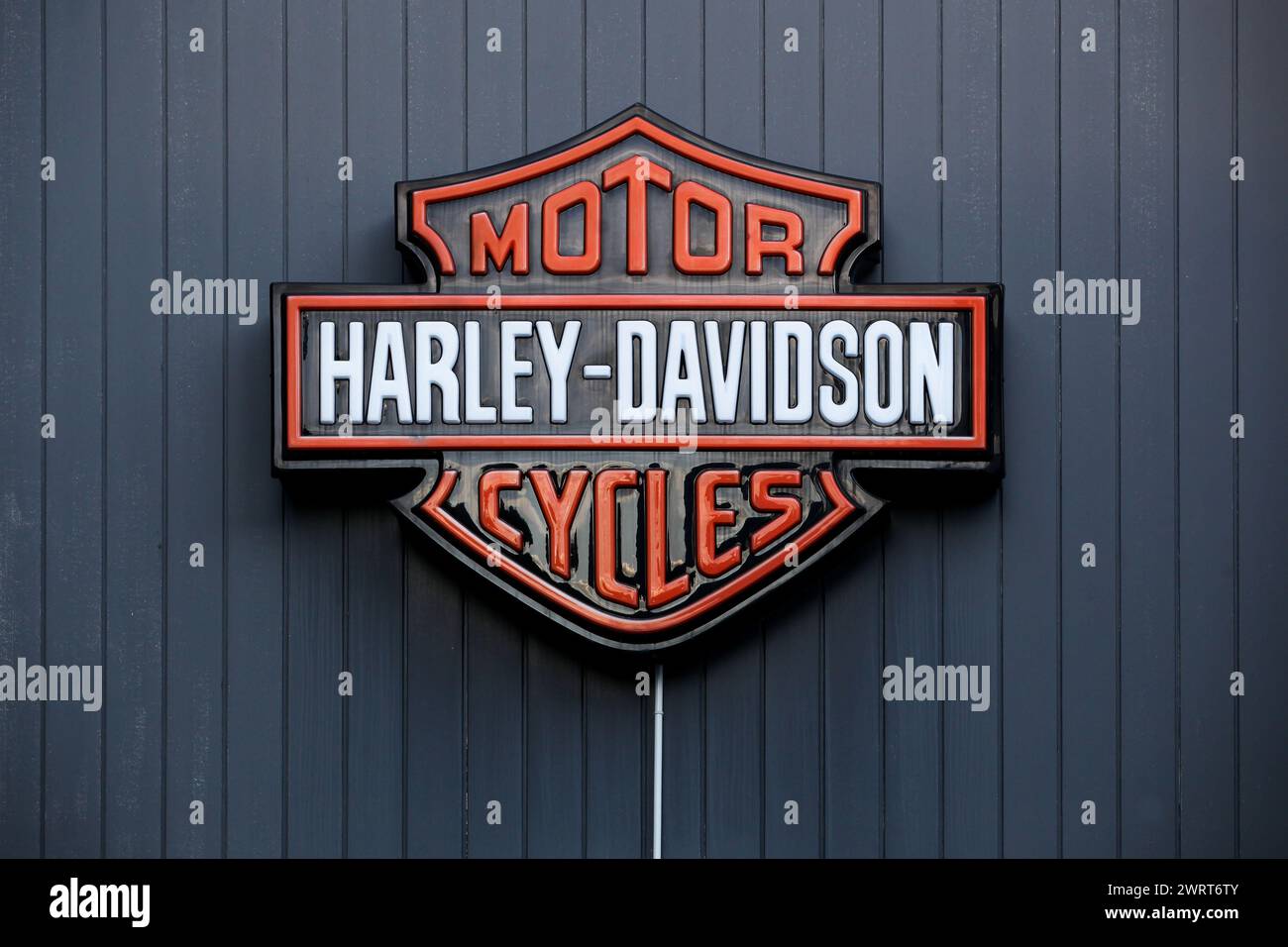 Fontaine, France - 16 juin 2019 : logo Harley-Davidson sur un mur. Harley-Davidson est un fabricant de motos américain, fondé à Milwaukee Banque D'Images