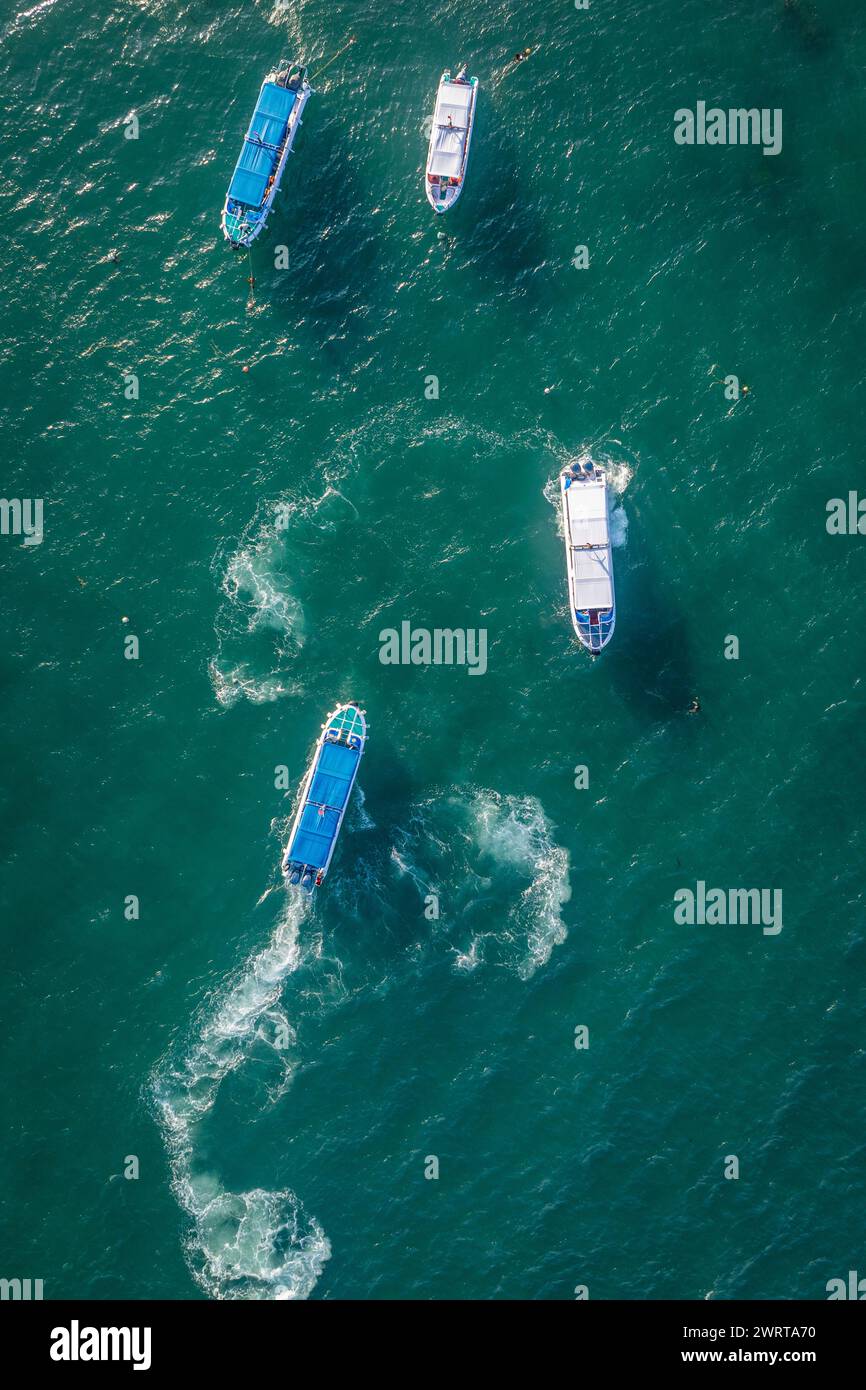 15 février 2024 : scène d'un village de pêcheurs situé sur la côte de la ville de Nha Trang, Vietnam dans l'après-midi Banque D'Images