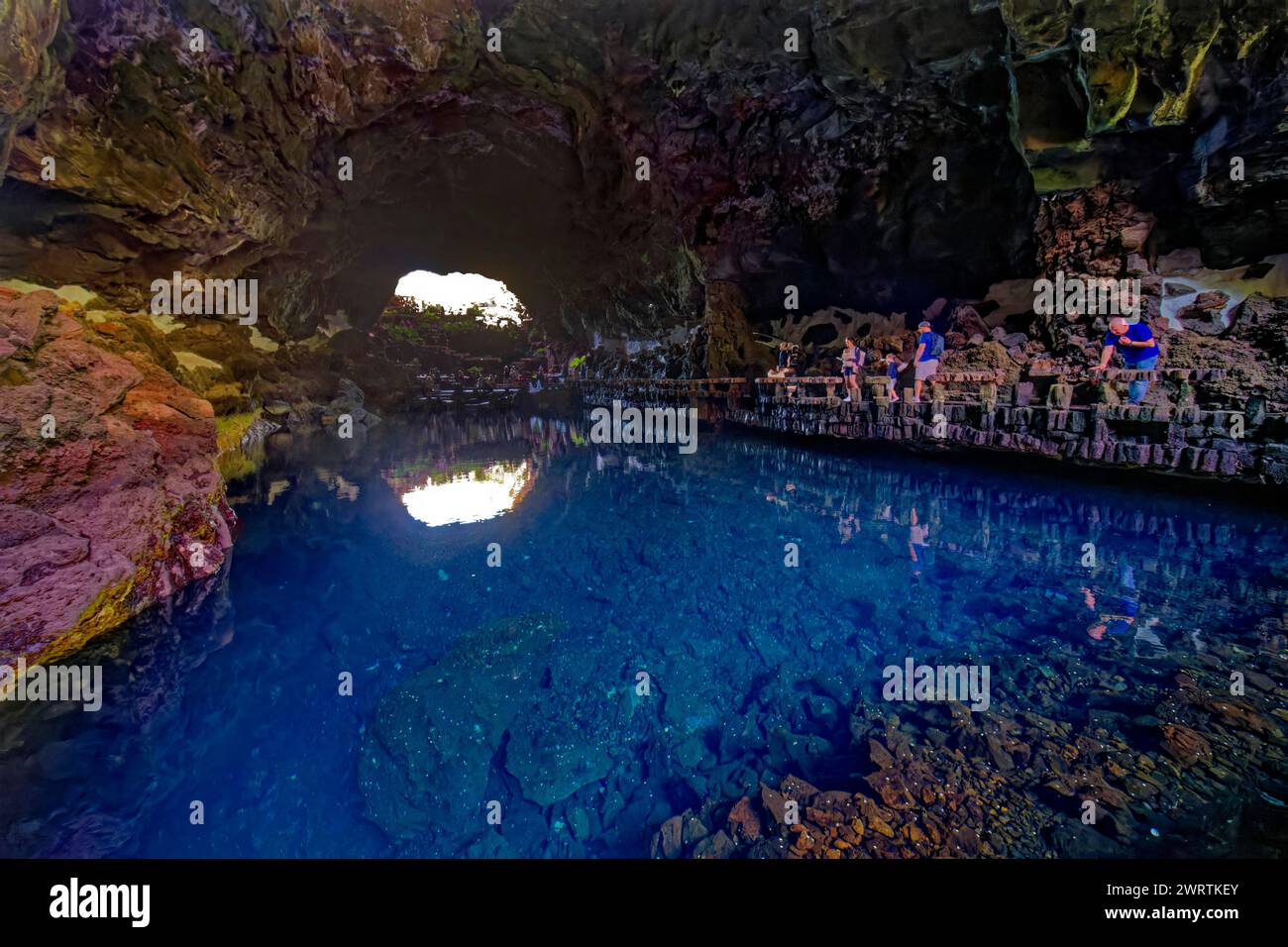 Tunnel de lave, site artistique et culturel de Jameos del Agua, conçu par l'artiste Cesar Manrique, Lanzarote, Îles Canaries, Îles Canaries, Espagne Banque D'Images
