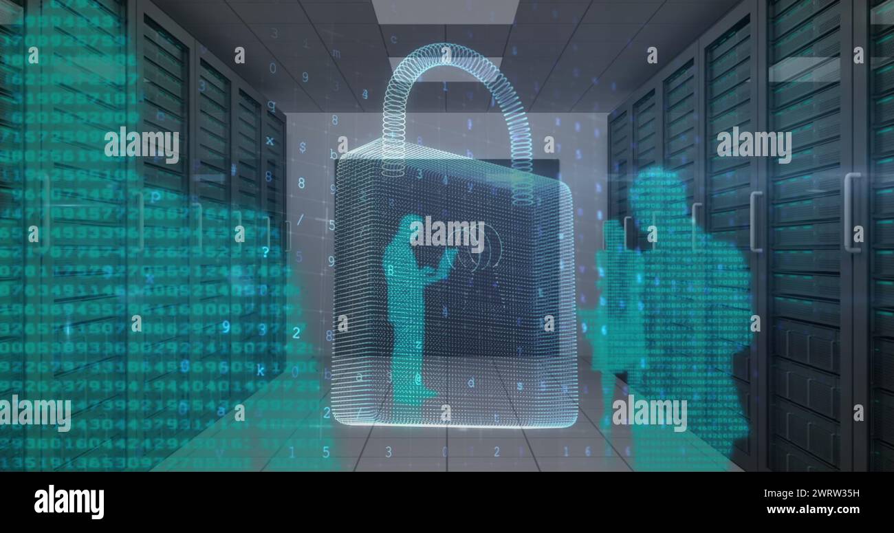 Image d'un avertissement de cyber-attaque et d'un cadenas sur des silhouettes de personnes dans la salle des serveurs Banque D'Images