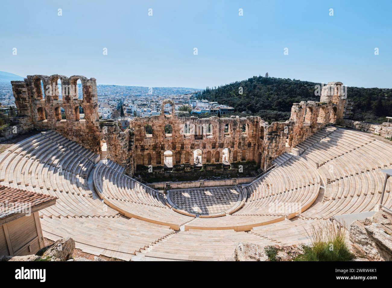 Athènes, Grèce - 02 mars 2024 : L'Odéon d'Hérode Atticus structure du théâtre romain à l'Acropole d'Athènes Banque D'Images