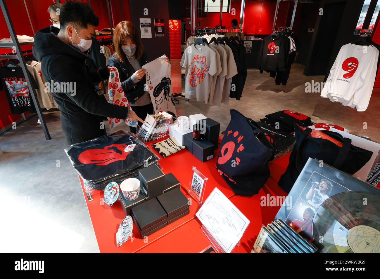 LES VÊTEMENTS RS NO.9 OFFICIELS ROLLING STONES À TOKYO Banque D'Images