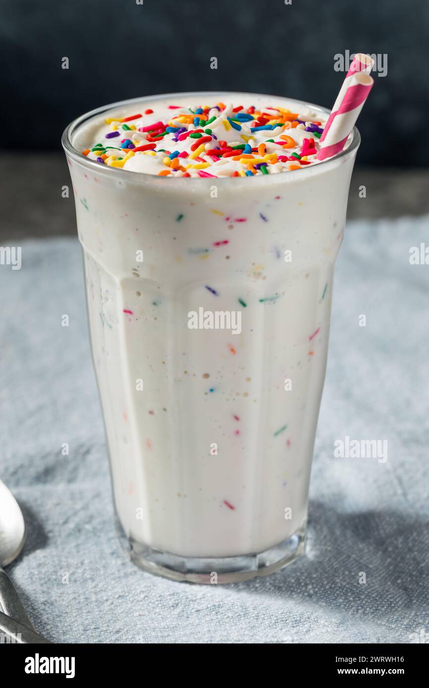Milk-shake Funfetti maison glacé avec des pépines Banque D'Images