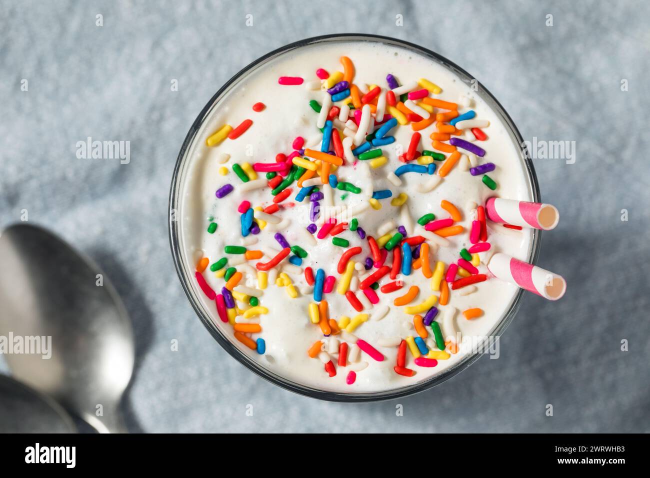 Milk-shake Funfetti maison glacé avec des pépines Banque D'Images