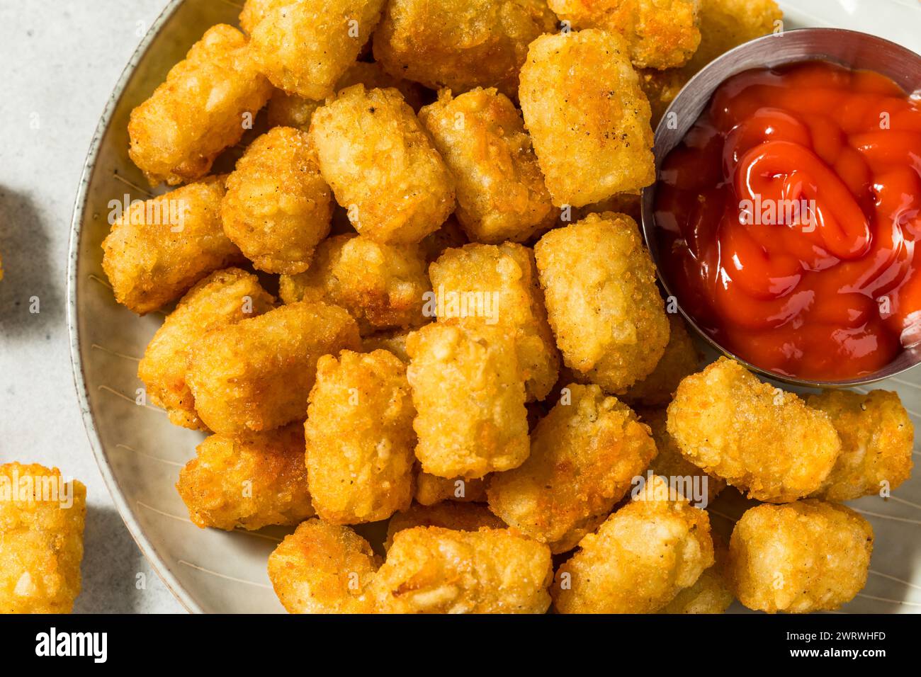 Pommes de terre Tater Tot frites maison avec ketchup Banque D'Images