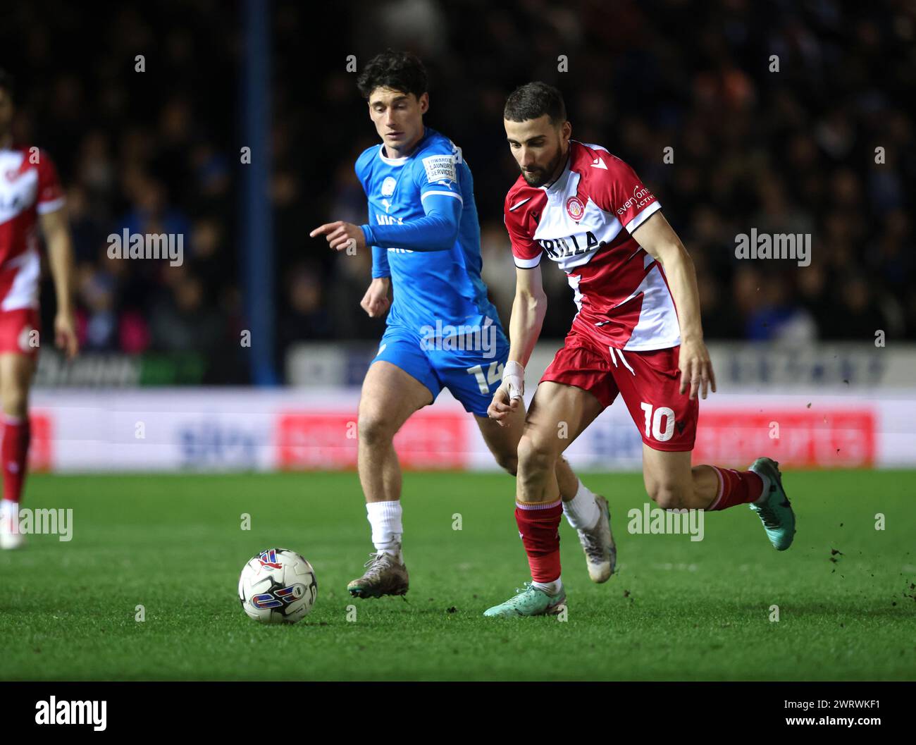 Peterborough, Royaume-Uni. 13 mars 2024. Nick Freeman (S) Joel Randall (pu) au Peterborough United v Stevenage EFL League One match, au Weston Homes Stadium, Peterborough, Cambridgeshire, le 13 mars 2024. Crédit : Paul Marriott/Alamy Live News Banque D'Images